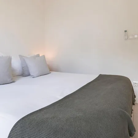 Carcavelos Sunny Retreat By Lovelystay