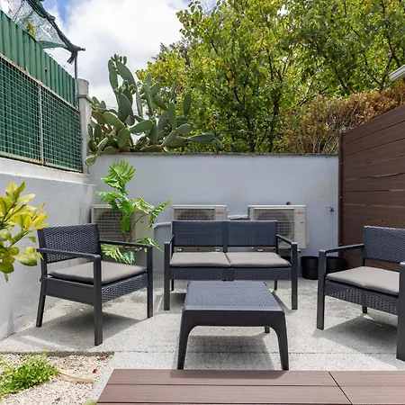 Carcavelos Sunny Retreat By Lovelystay