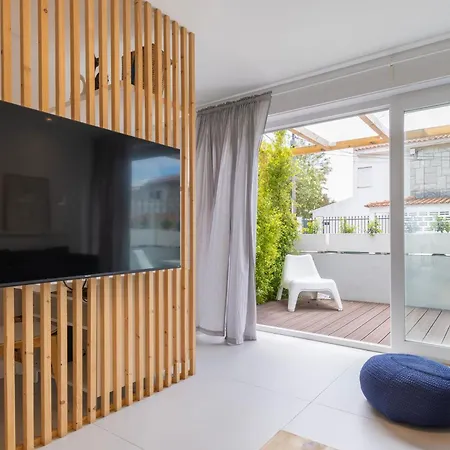 Carcavelos Sunny Retreat By Lovelystay