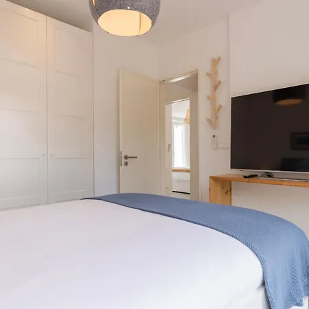 Apartment Carcavelos Sunny Retreat By Lovelystay *