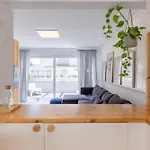 Sunny Retreat By Lovelystay شقة