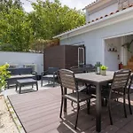 Sunny Retreat By Lovelystay شقة